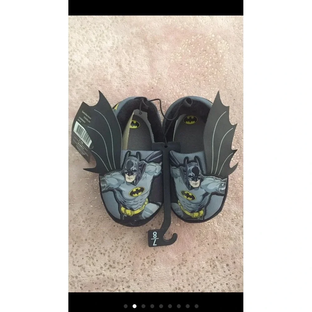 Batman slippers size  NWT Non‎ Slip boys Marvel 7/8